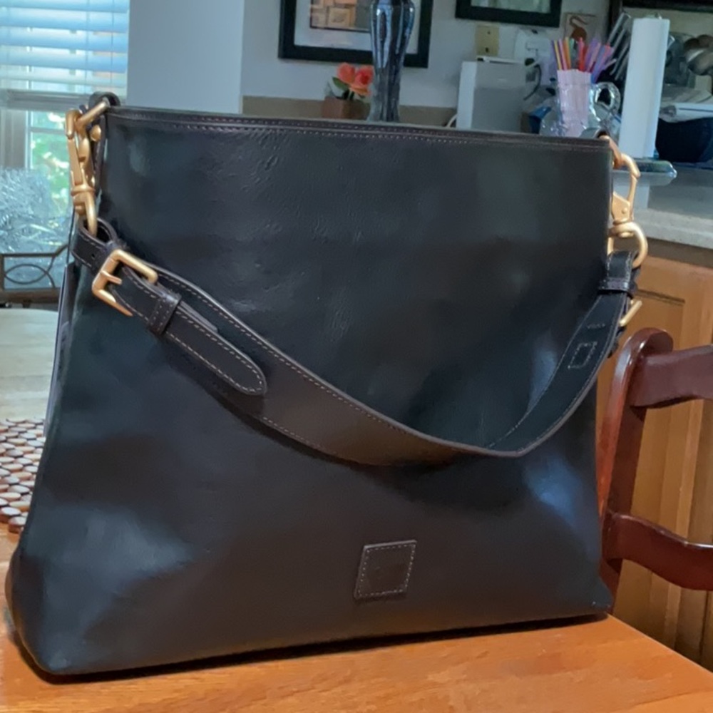 DOONEY &  BOURKE FLORENTINE EXTRA LARGE COURTNEY SAK - BLACK